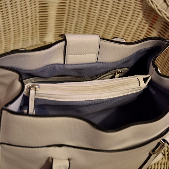 Host pick 😍White Vegan leather Purse - Picture 2 of 6